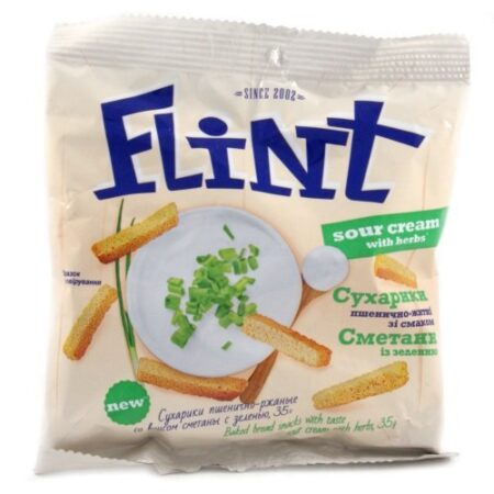 Croutons met zure room en kruiden smaak